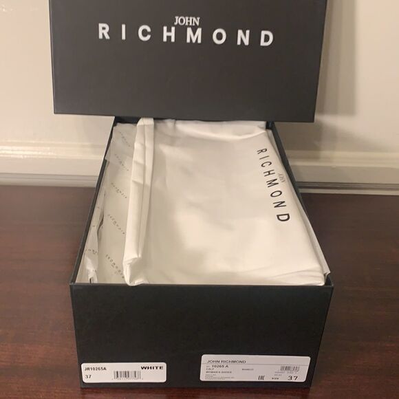 John Richmond  Metallic star leather fashion sneaker in white size EU37; US6,5-7 - Picture 12 of 13